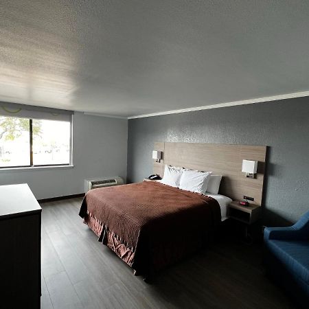 Super 8 By Wyndham Fort Worth Entertainment District ภายนอก รูปภาพ