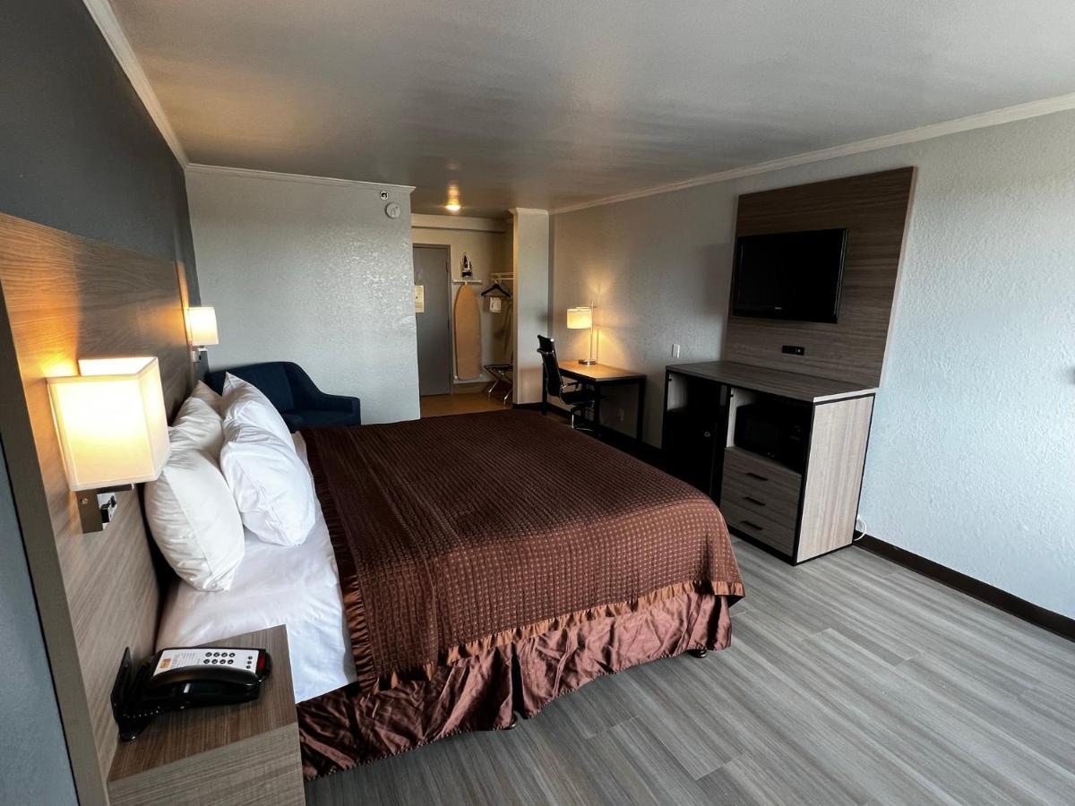 Super 8 By Wyndham Fort Worth Entertainment District ภายนอก รูปภาพ