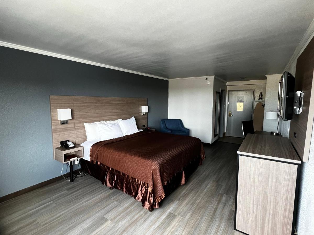 Super 8 By Wyndham Fort Worth Entertainment District ภายนอก รูปภาพ