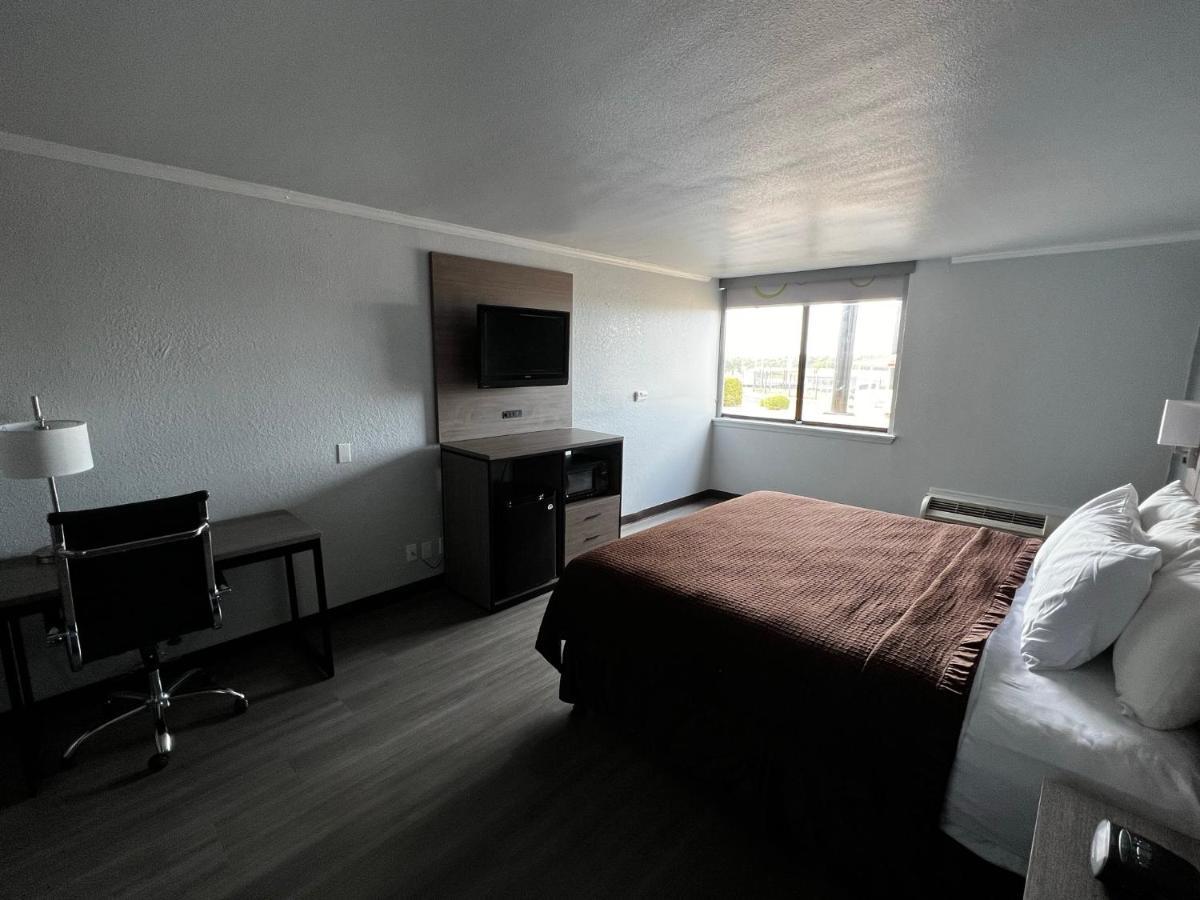 Super 8 By Wyndham Fort Worth Entertainment District ภายนอก รูปภาพ