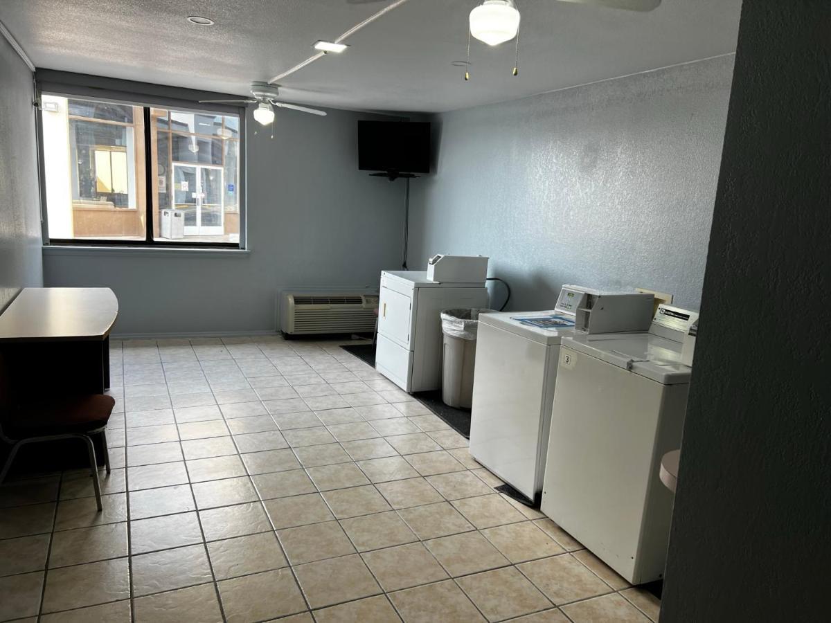Super 8 By Wyndham Fort Worth Entertainment District ภายนอก รูปภาพ