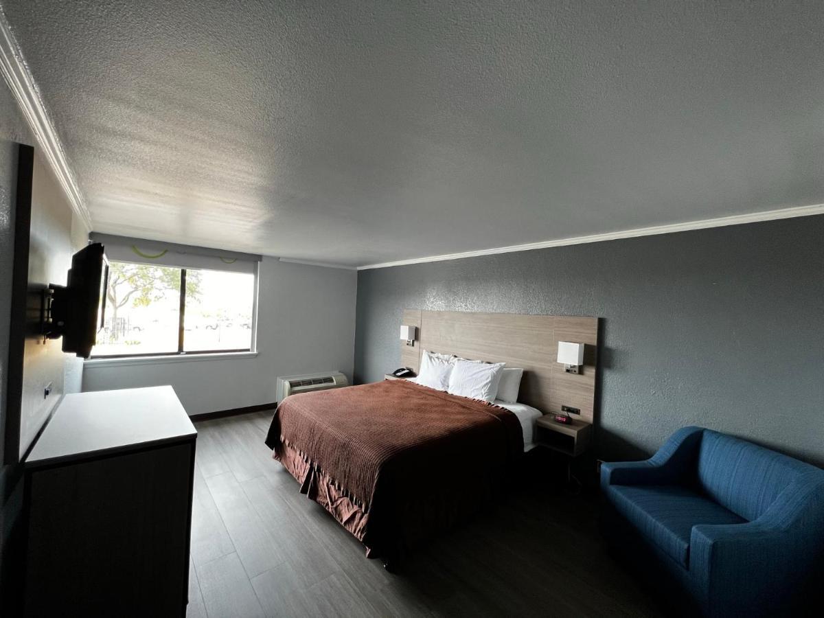 Super 8 By Wyndham Fort Worth Entertainment District ภายนอก รูปภาพ